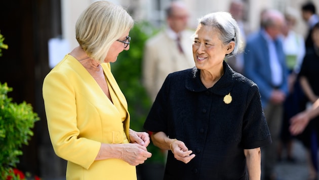 Die Landeshauptfrau beim Empfang von Prinzessin Maha Chakri Sirindhorn.