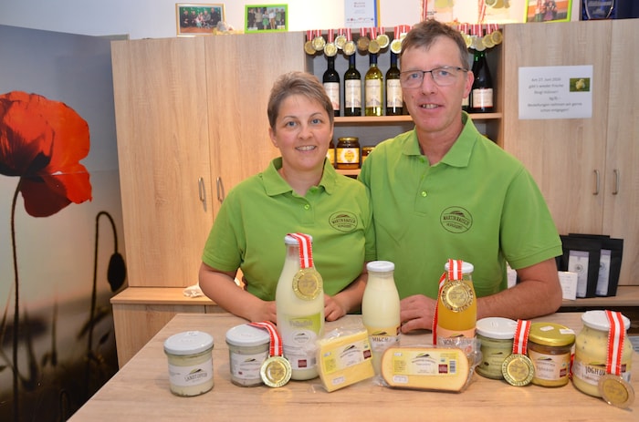 Gehaltvoll: Martin Rausch und Lebenspartnerin Claudia Philipsky mit ihren „Gold“-Produkten.