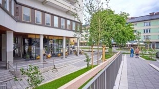 Das neue Café Central, Schanigärten und viel Grün: Das Liezener Stadtzentrum wurde ...