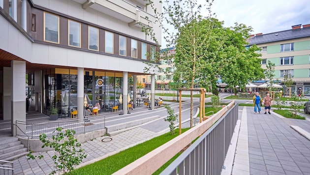 Das neue Café Central, Schanigärten und viel Grün: Das Liezener Stadtzentrum wurde ...