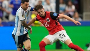 Paul Wanner im Duell mit Lionel Messi beim WM-Spiel Österreich gegen Deutschland