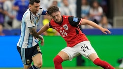 Paul Wanner im Duell mit Lionel Messi beim WM-Spiel Österreich gegen Deutschland