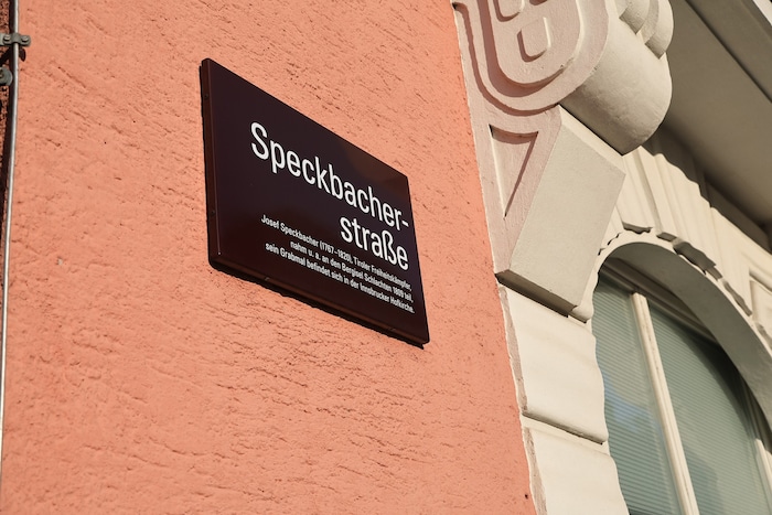 Der Tatort liegt im Bereich der Speckbacherstraße in Innsbruck. Die Polizei hofft auf Hinweise ...