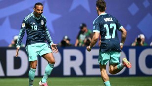 Leroy Sane (l.)