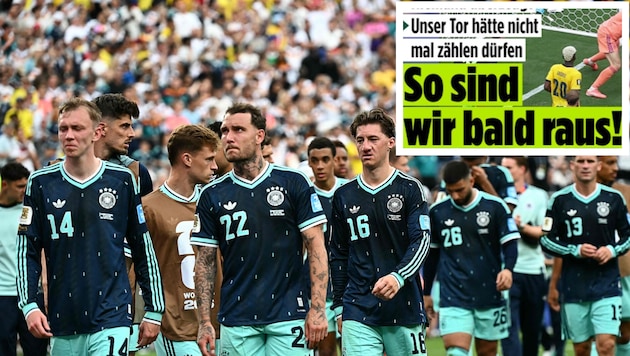 Die geknickte DFB-Elf nach dem Schlusspfiff. Die deutsche Presse quittierte das 1:2 gegen ...