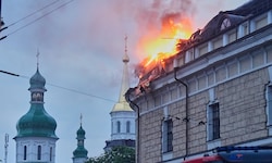 Während Raketen in Kiew einschlagen, genehmigt der ukrainische Präsident eine 40-tägige ...