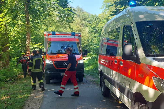 Feuerwehr, Rettung, Wasserrettung und eine Notärztin rückten schnell an.