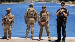 Trumps State Police scheint wegen „Vandalen“ alle Hände voll zu tun zu haben. Rund um das ...