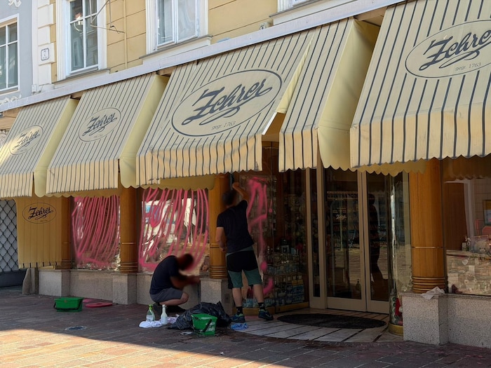 Derzeit werden die Auslagen gereinigt.