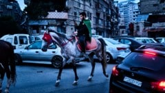Reiter in Damaskus kurz nach dem Sturz Baschar al-Assads: Die Fotoausstellung konzentriert sich ...