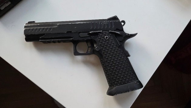 Bei der mutmaßlichen Tatwaffe handelte es sich nicht um eine echte Pistole, sondern um eine ...