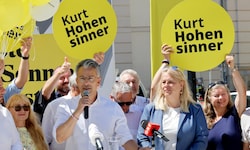 Bei brütender Hitze lud Kurt Hohensinner auf den Freiheitsplatz zum Wahlkampfabschluss.