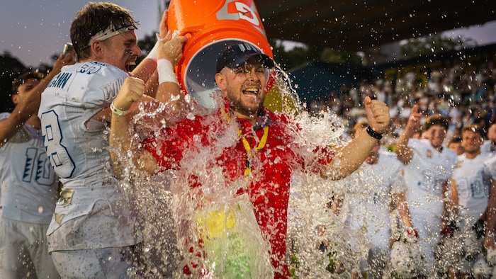 Bei 37 Grad kommen die Gatorade-Duschen durchaus gelegen.