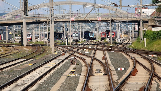 Achtung Bahnreisende: Die extremen Temperaturen stellen die heimischen Zugstrecken auf die ...