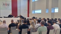 Aufmerksam verfolgten Polizeischüler den Prozess am Landesgericht Eisenstadt.