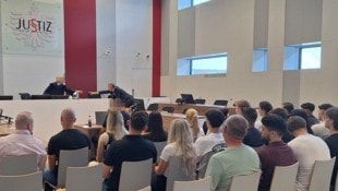Aufmerksam verfolgten Polizeischüler den Prozess am Landesgericht Eisenstadt.