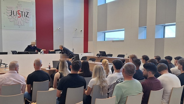 Aufmerksam verfolgten Polizeischüler den Prozess am Landesgericht Eisenstadt.