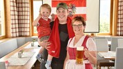 Familie Sampl öffnet ihre Metzgerstubn zum WM-Spiel.