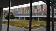 Im Innenhof des Gefängnisses gibt es zwar den ein oder anderen Schattenplatz, doch die Hitze ...