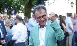 Ärzte-Sommerfest am Pöstlingberg mit viel Begegnungen: Nach 25 Jahren gibt PEter Niedermoser ...