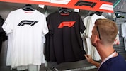 Das Formel-1-Leiberl gibt es im „Store“ bereits um 40 Euro.