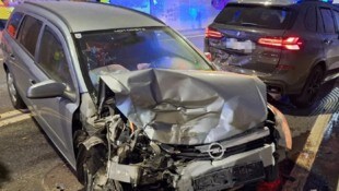 Unfallwrack: Drei Personen erlitten leichte Verletzungen
