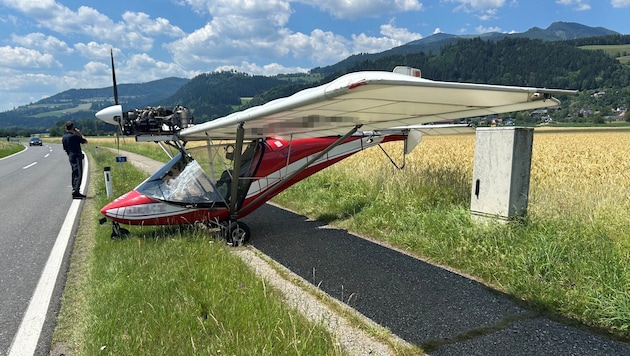 Die Piloten landeten das Ultraleichtflugzeug auf der Metnitztal Landesstraße