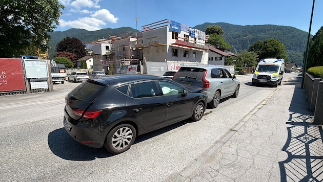 An den beteiligten Fahrzeugen entstand beträchtlicher Schaden.