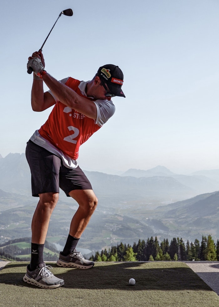 Snowboard-Olympiasieger Alessandro Hämmerle beim Abschlag aus dem Starthaus der Streif.