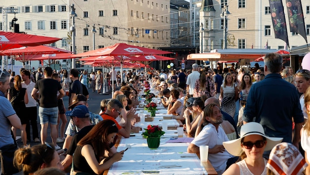 Die Staatsbrücke verwandelt sich insgesamt drei Tage lang in eine XXL-Kulinarikmeile