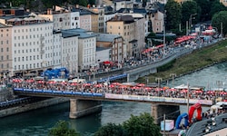Heiß, heißer, Salzburger Stadtfest! Viele Besucher warteten auf den Abend. Das Fest zählte heuer ...