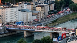 Heiß, heißer, Salzburger Stadtfest! Viele Besucher warteten auf den Abend. Das Fest zählte heuer ...