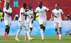 Der Senegal dreht in Überzahl gegen den Irak mächtig auf und macht in der Tabelle der ...