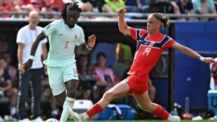 Thelo Aasgaard (re.) durch die Rotation zum Zug und dankte es den Norwegern mit einem Tor.