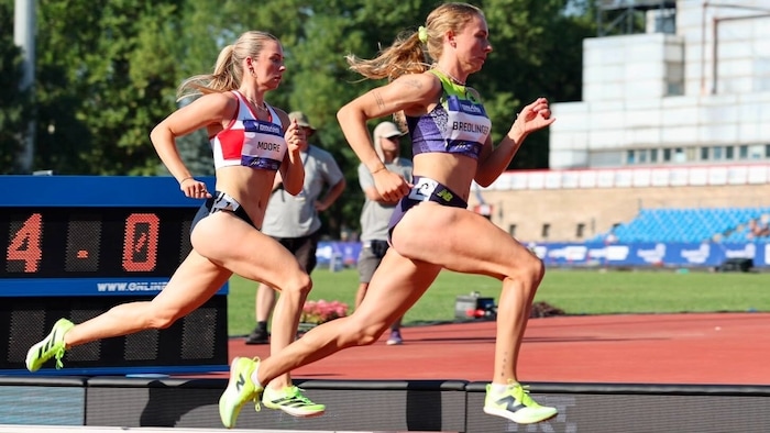 Caroline Bredlinger (r.)