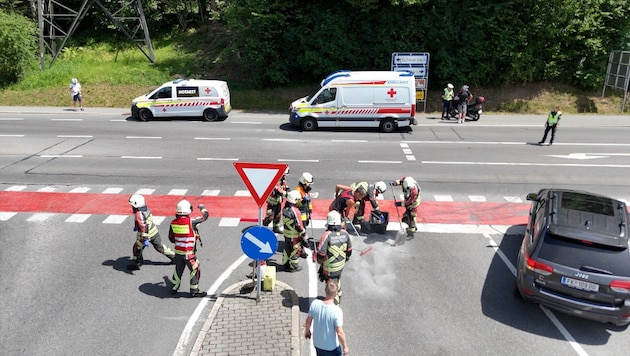 Die Florianijünger säuberten die Unfallstelle.