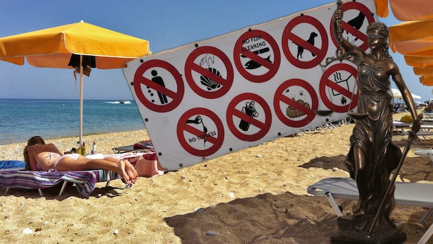 Mit zunehmender Anzahl an Touristen müssen auch immer mehr (Verbots-)Schilder her.