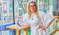 Gerade erst präsentierte Christa Kummer ihr neues Buch „Niemals ohne High Heels“.