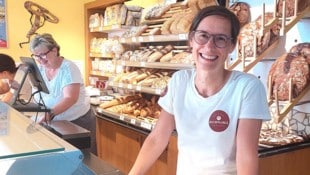 Katharina Prattes im Verkaufsraum der Bäckerei Rothwangl. 
