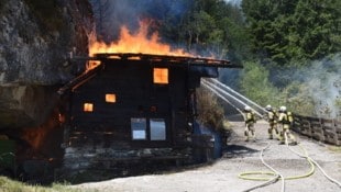 Zahlreiche Einsatzkräfte waren beim Brandgeschehen vor Ort.