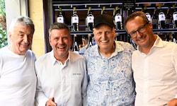 Johann Lafer (3. v. l.) mit Kochkollegen Hans Haas, Christof Widakovich, Jürgen Kleinhappl bei ...