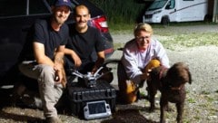 Marcel Mürner (li.), Florian Tschida (re.) und Gerit Schuh-Stoss mit „Cookie“ – vor allem das ...