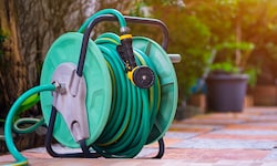 In Nordrhein-Westfalen hat sich ein Kind (7) beim Spielen mit einem heißen Gartenschlauch im ...