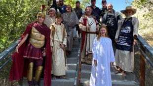 Die Feuerwehr St. Margarethen spielt bei den Passionsspielen in starker Besetzung mit.