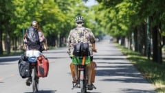 Auch im Straßenverkehr wird aktuell die Hitze zur Gefahr. (Symbolbild)
