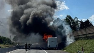 Die Freiwilligen Feuerwehren Seiz, Mautern und Kammern standen mit vier Fahrzeugen und 27 ...