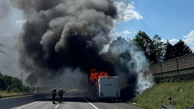 Die Freiwilligen Feuerwehren Seiz, Mautern und Kammern standen mit vier Fahrzeugen und 27 ...