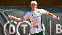 Lukas Neumayer schlug Davis Cup-Kollege Juri Rodionov in zwei Sätzen.