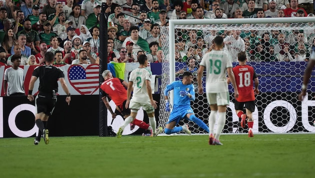 Hier bringt Marko Arnautovic Österreich mit 1:0 in Führung.