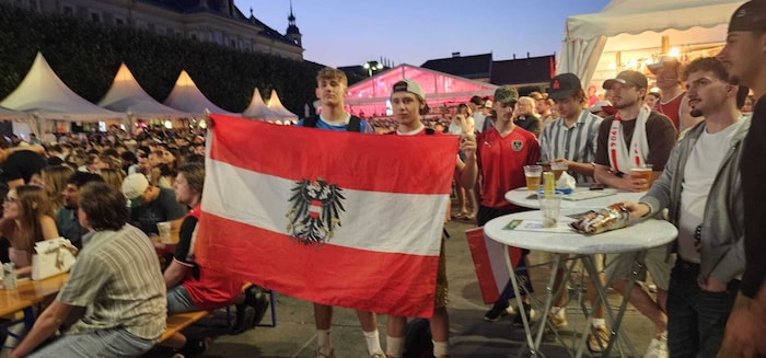 Daumendrücken für Rot-Weiß-Rot